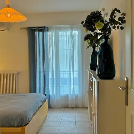 דירה 3-room For 6 People In Port Vauban אנטיב