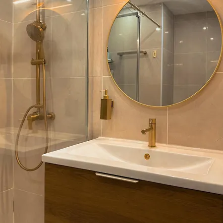 דירה 3-room For 6 People In Port Vauban