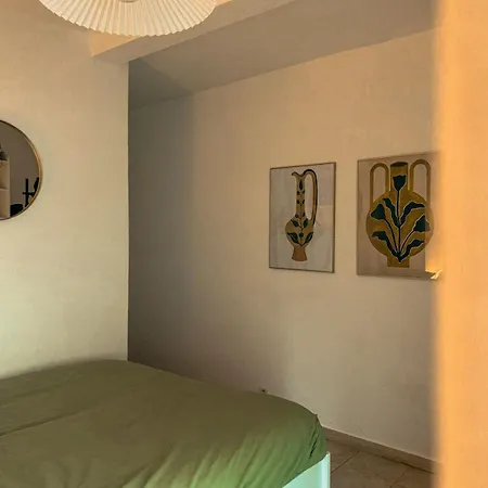 דירה 3-room For 6 People In Port Vauban